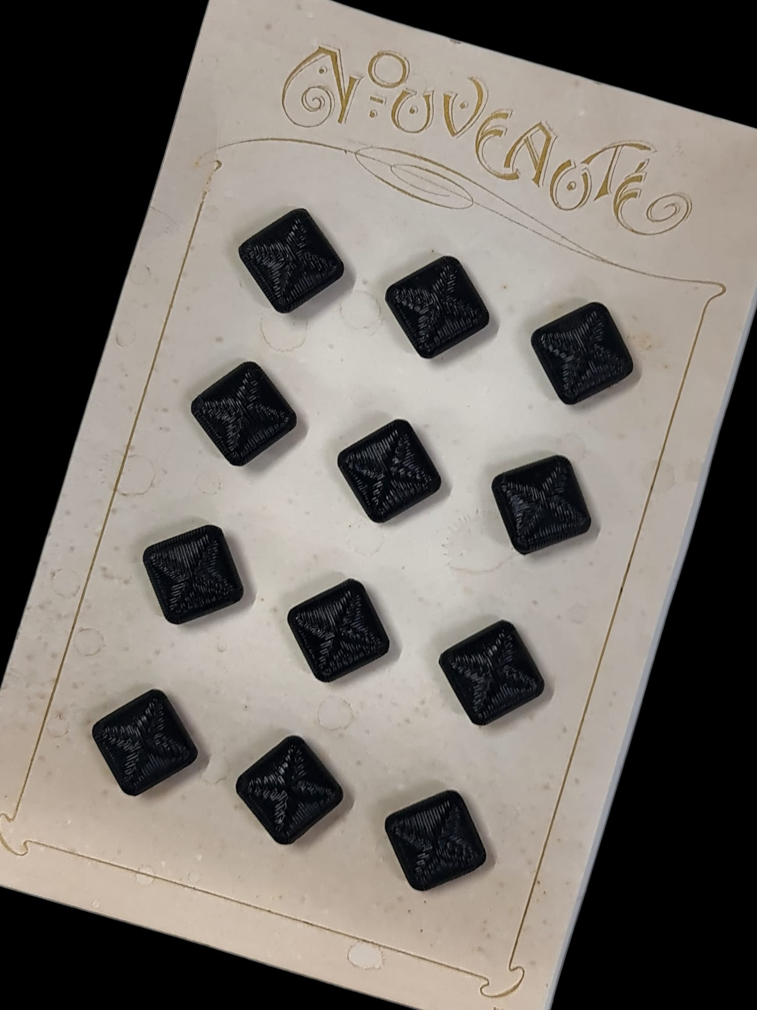 Botones años 20 con estampado de rayas color negro en forma de rombos