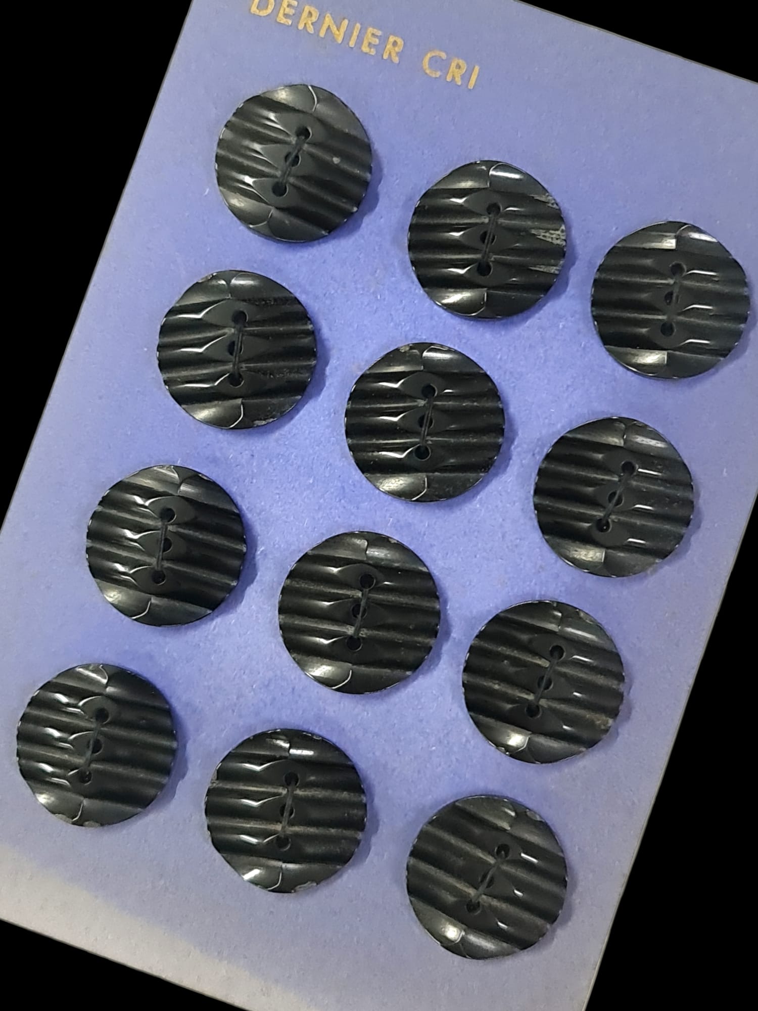 Botones del años 20 redondo negro con texturizado en forma de olas