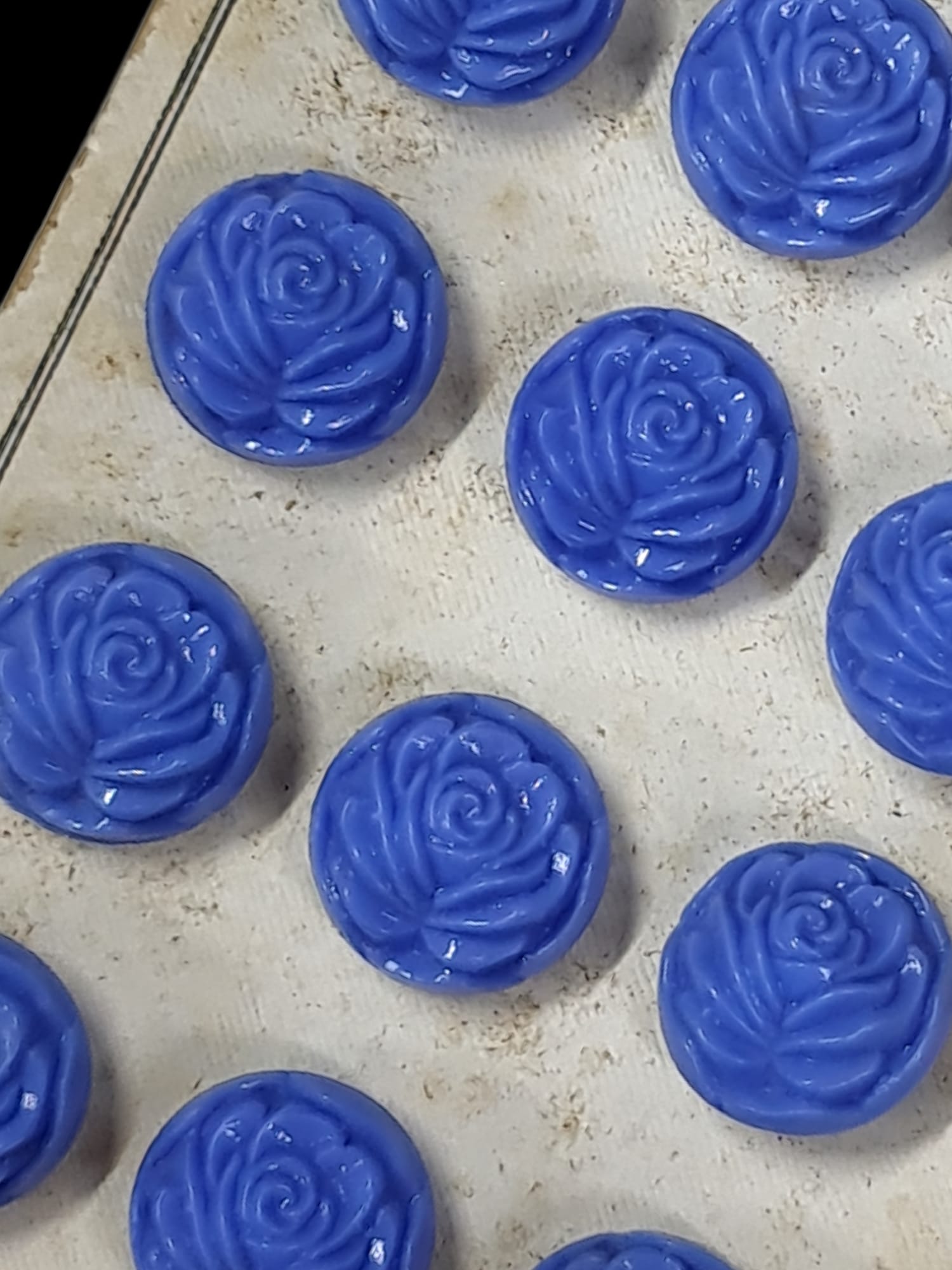 Botones años 20 con forma de flor azul